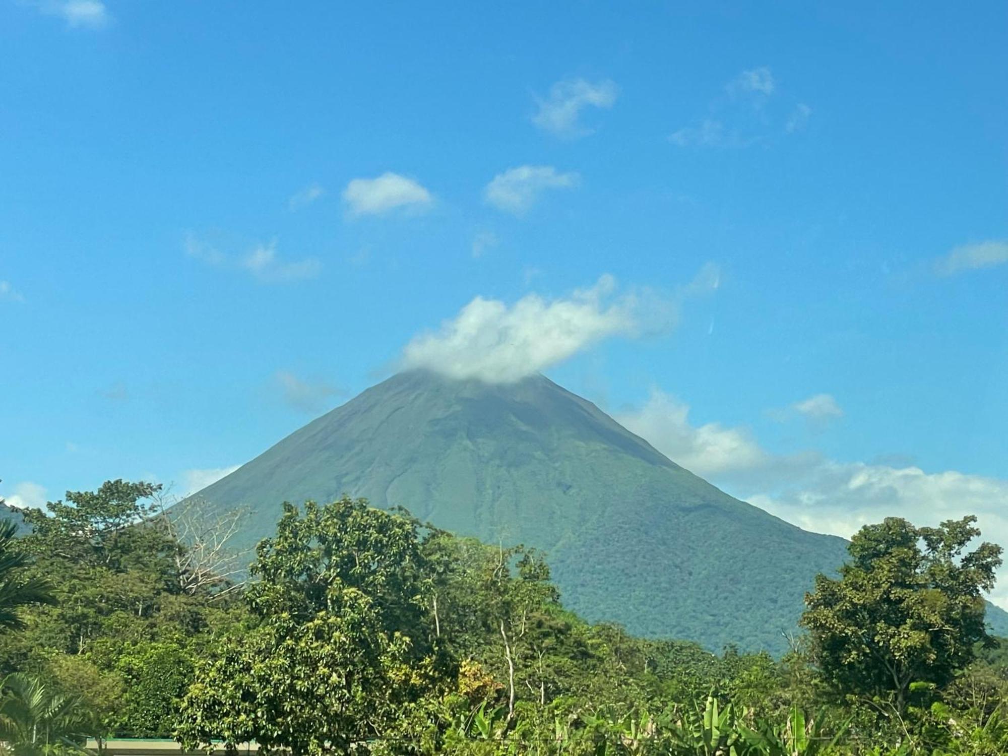 Hotel Tierra De Volcanes La Fortuna Exteriör bild