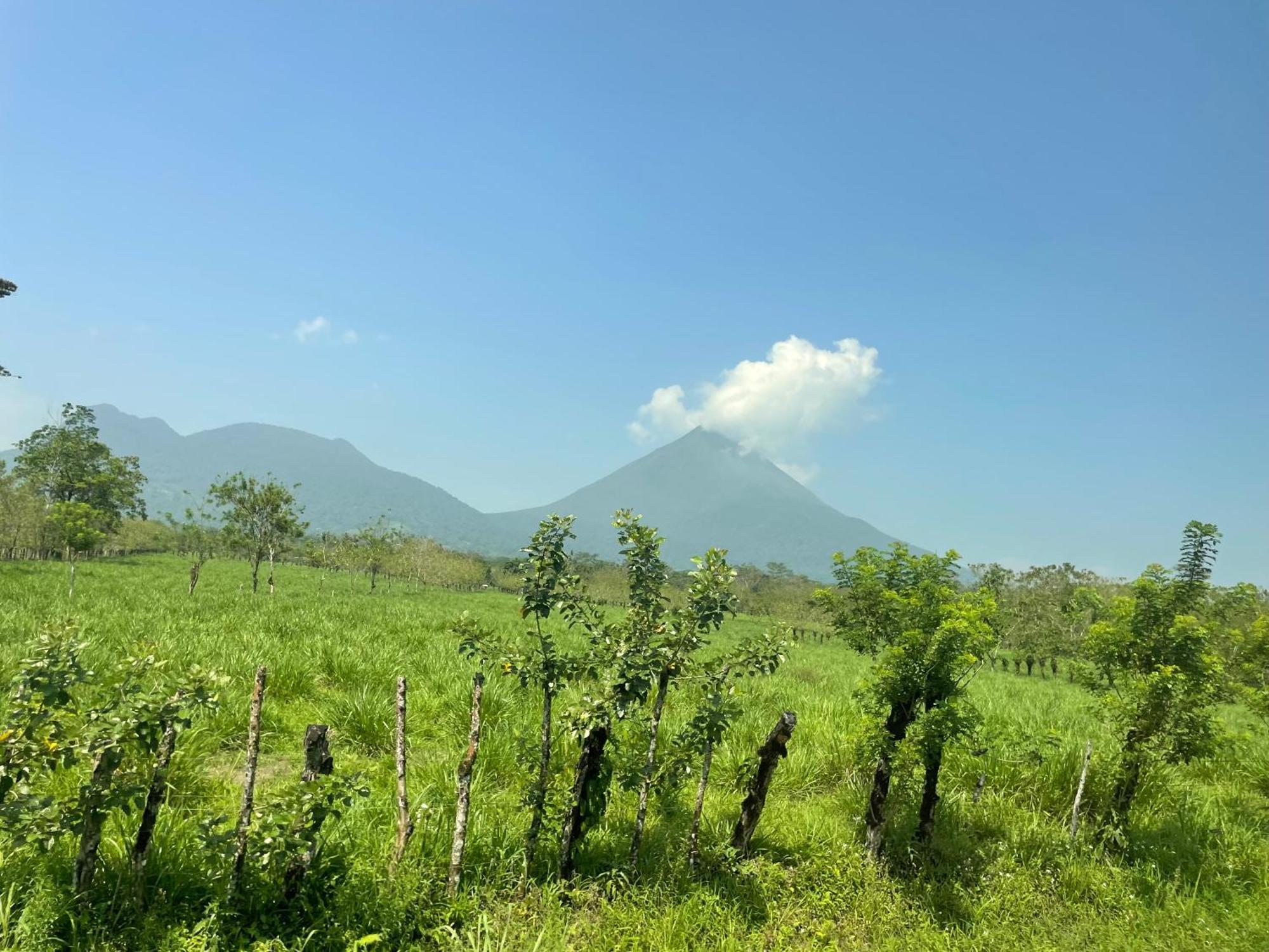 Hotel Tierra De Volcanes La Fortuna Exteriör bild