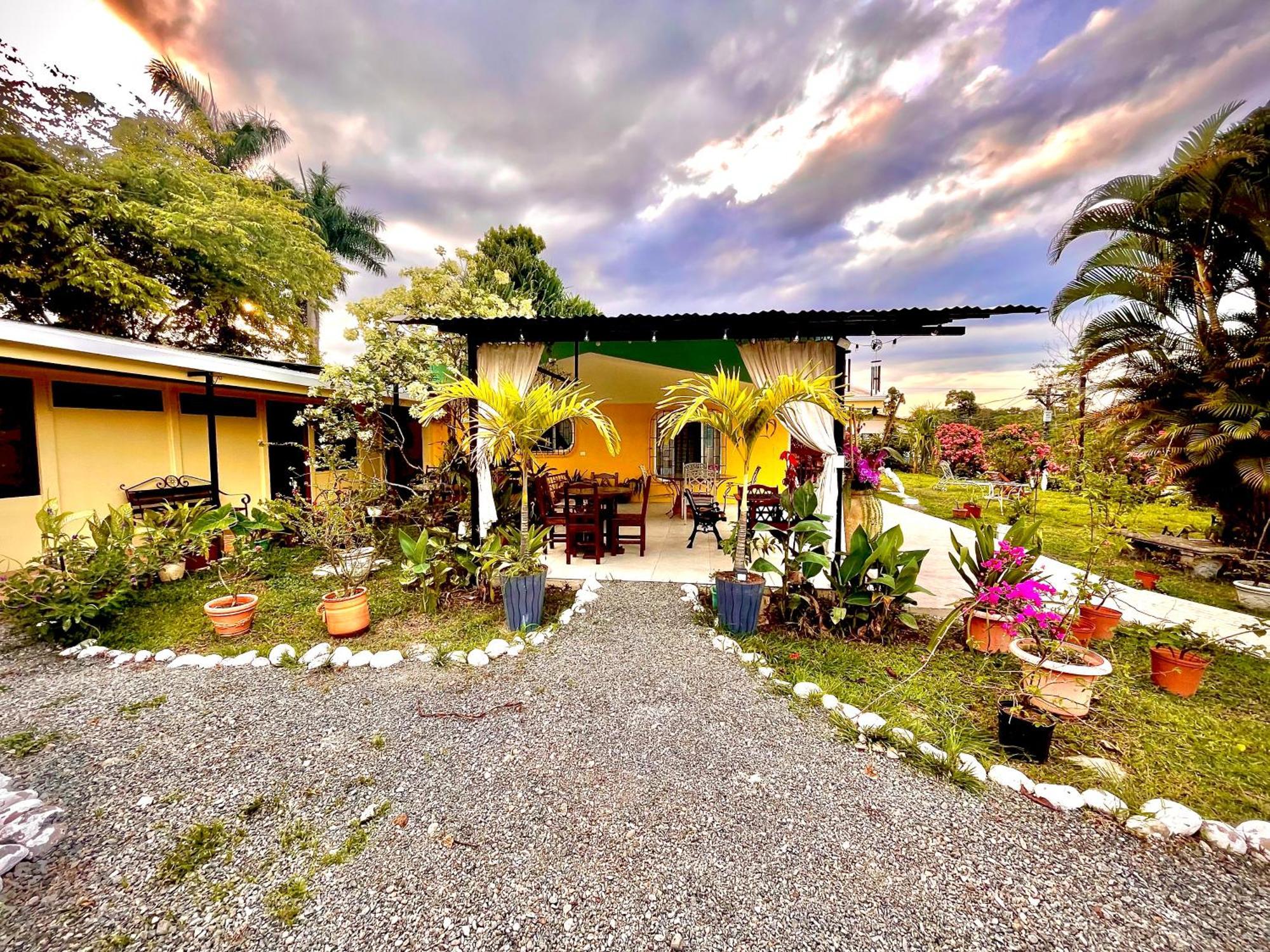 Hotel Tierra De Volcanes La Fortuna Exteriör bild