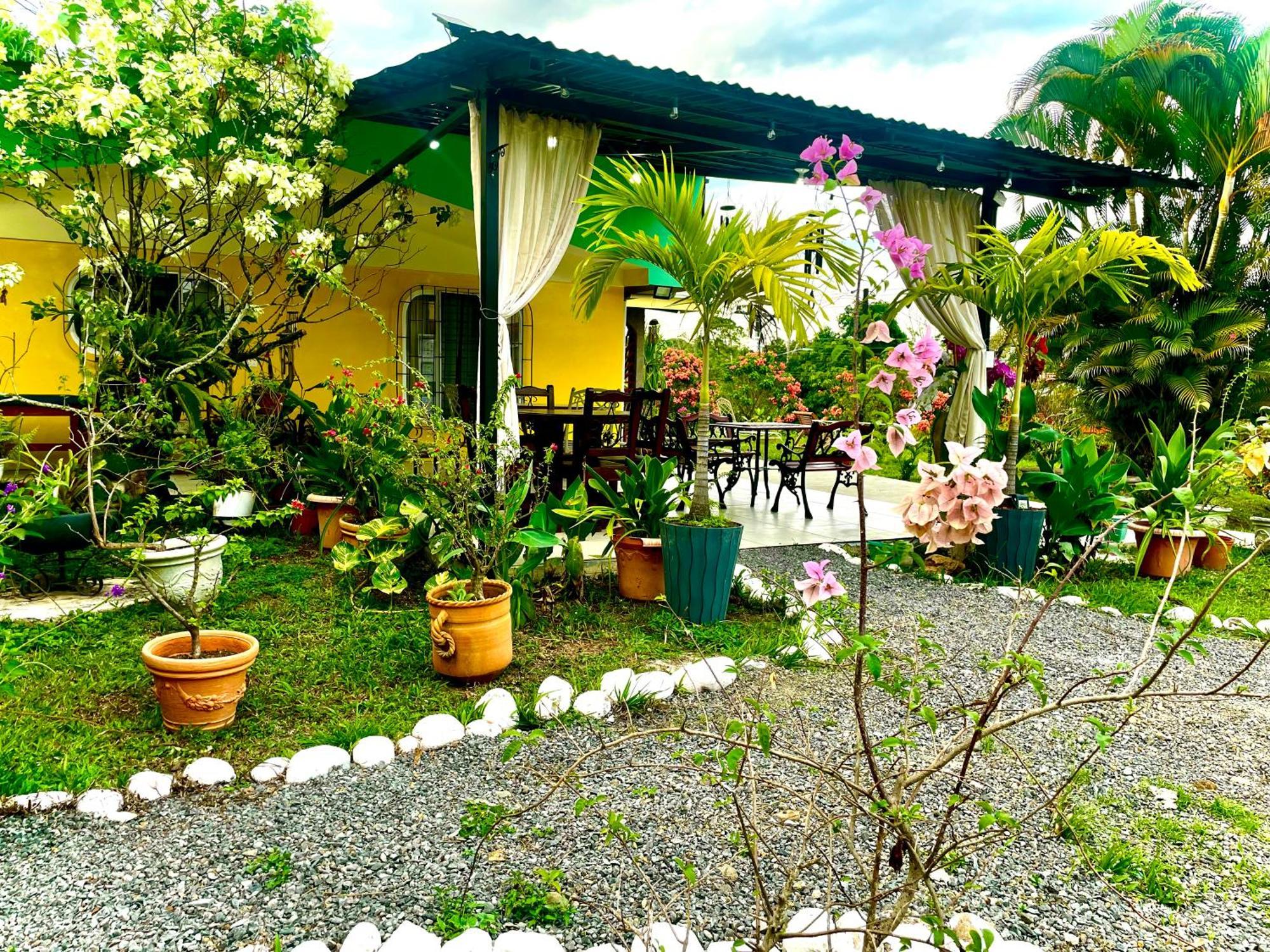 Hotel Tierra De Volcanes La Fortuna Exteriör bild