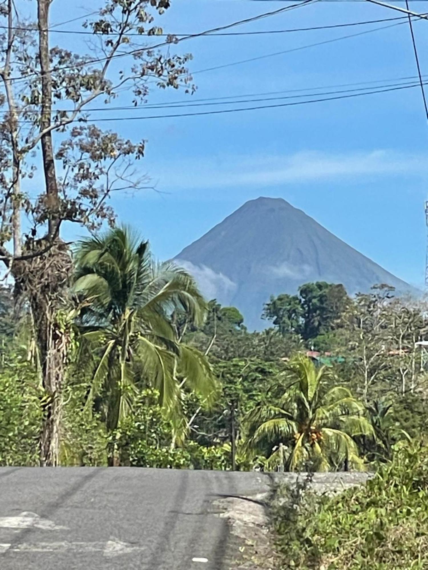 Hotel Tierra De Volcanes La Fortuna Exteriör bild